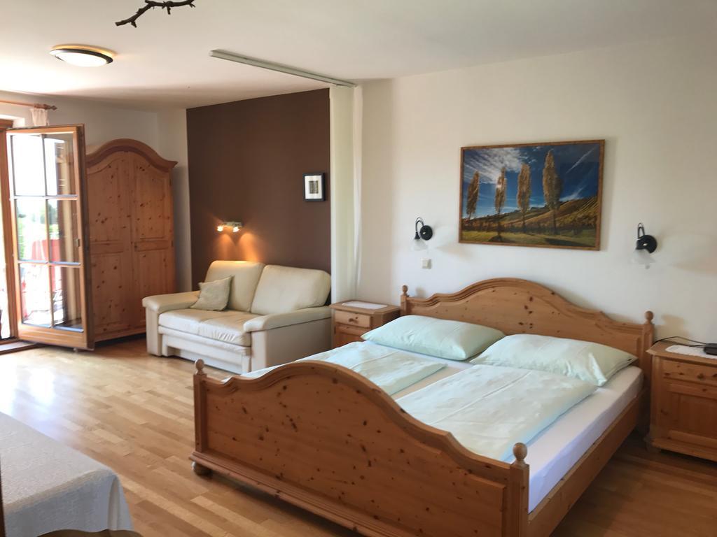 Winzerhof Familie Kloeckl Apartman Klöch Kültér fotó